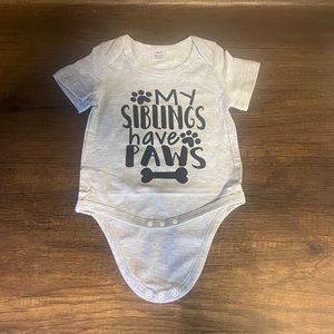 Short sleeve onesie, 0-3 months